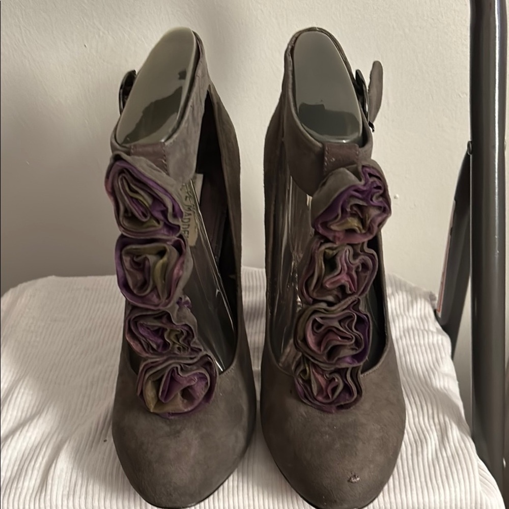 Steve Madden Purple and Gray roses Heeled shoes
